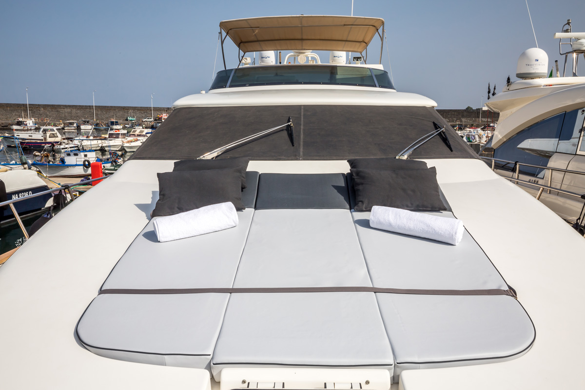 Uniesse72Fly_-(2)