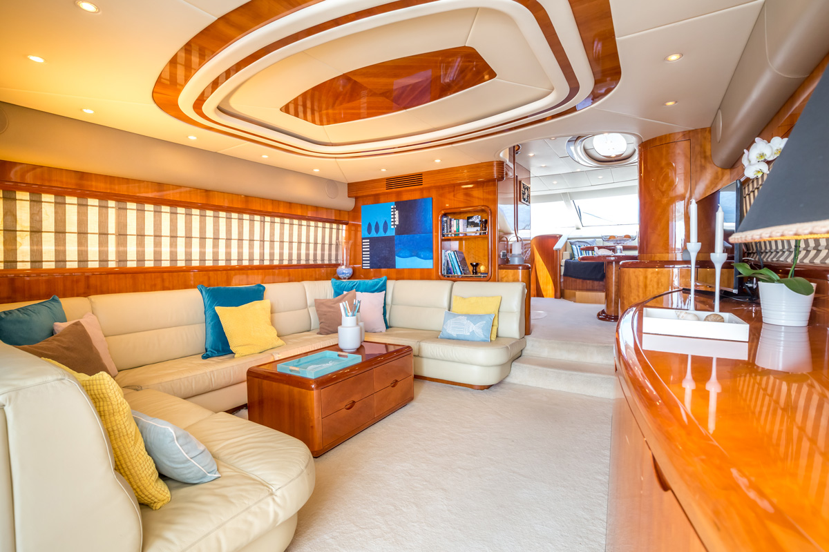 Uniesse72Fly_-(3)